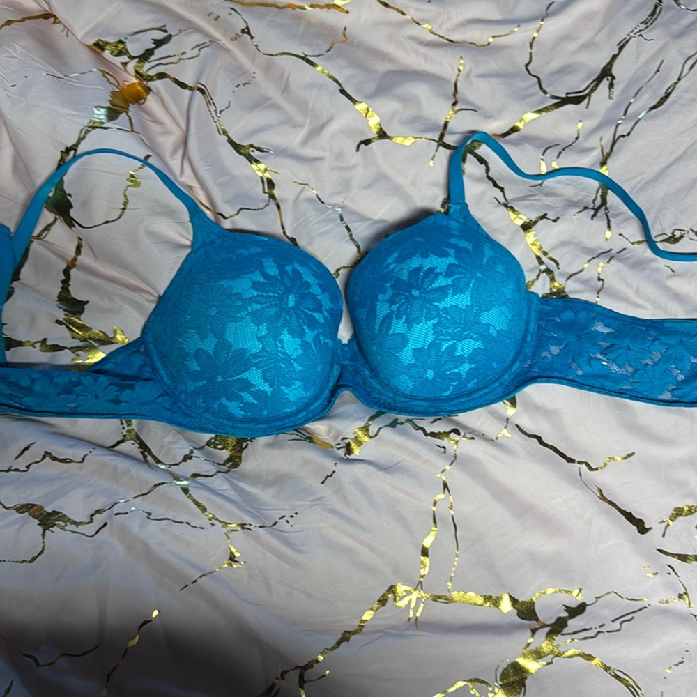 Bright blue 38C bra only tried on didn’t fit